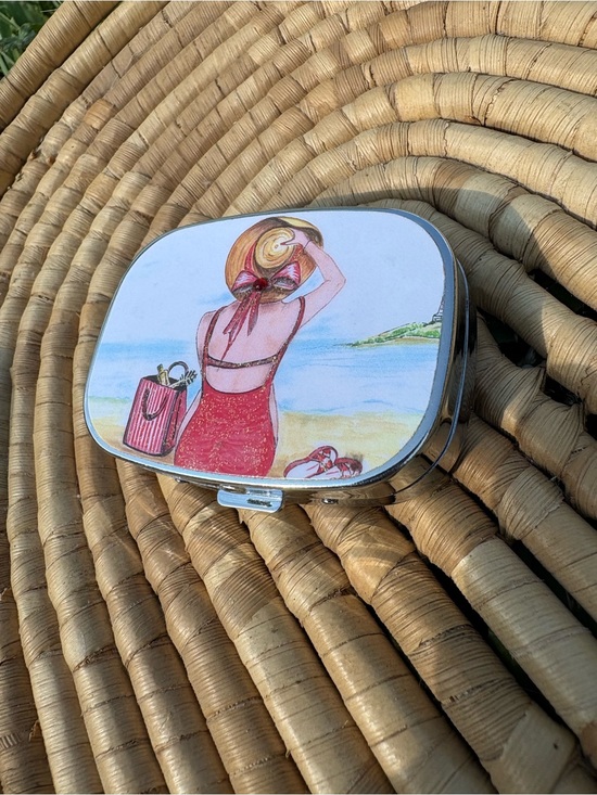 Art Deco Other - Art Deco ~ Compact Pill Box with Red Dress Beach Illustration Storage